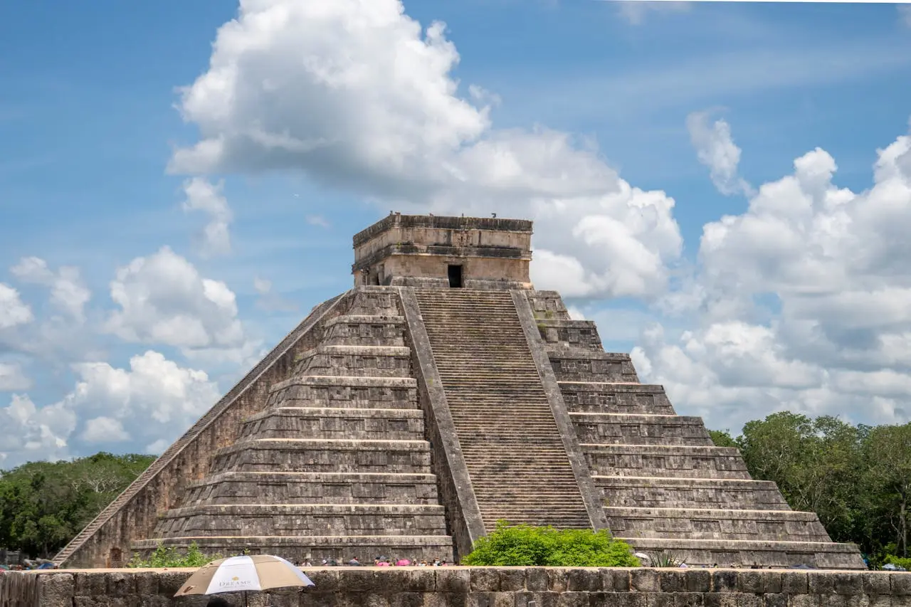 El Castillo, the great pyramid of Kukulcán at Chichén Itzá, under a clear sky on a day trip from Puerto Morelos